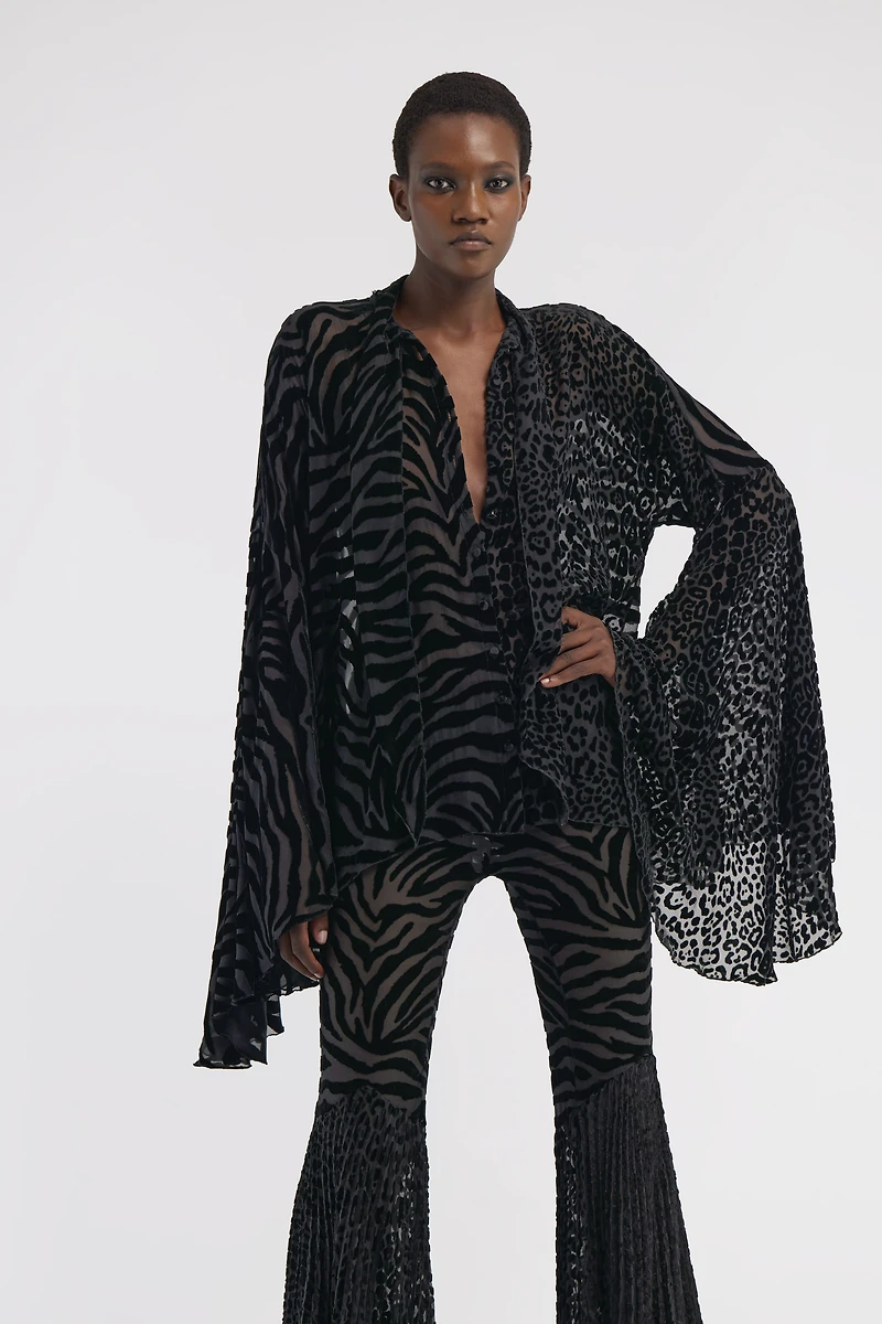 Bell-sleeve shirt