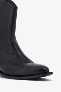 Textano Boots with Fang detail