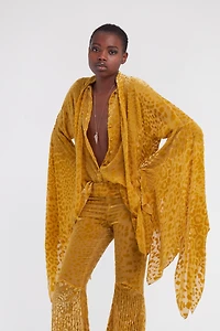 Shirt with wide sleeves
