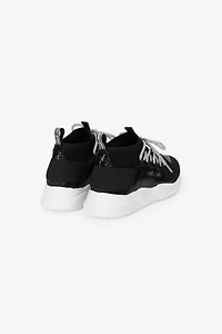 Sneakers with snake-effect inserts