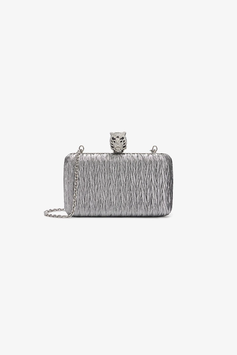 Clutch with tiger fastening