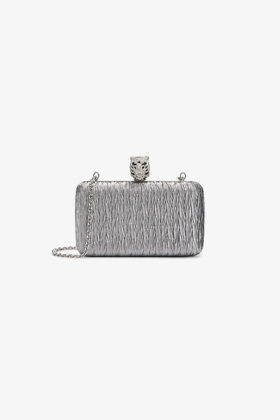 Clutch with tiger fastening