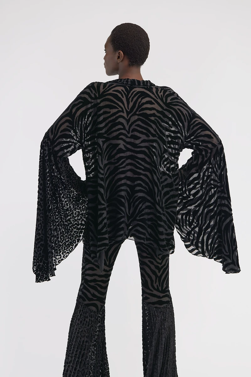 Bell-sleeve shirt