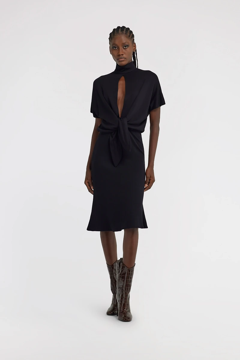 Short dress with knot