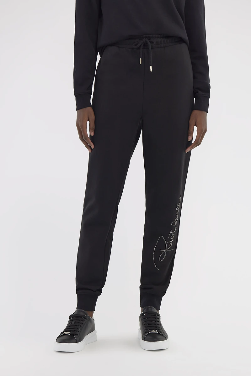 Sporty pants with signature