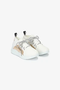 Sneakers with snake-effect inserts