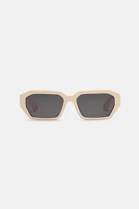 Sunglasses with wide rectangular front and fangs