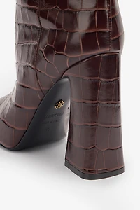 Boots with RC Logo
