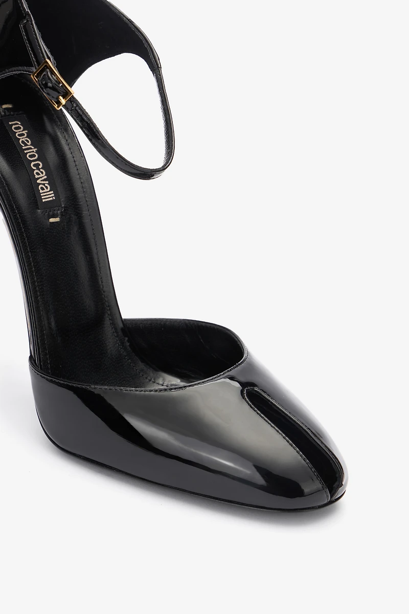 Patent leather pumps with Fang heel