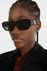 Sunglasses with rectangular front shape