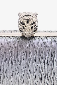 Clutch with tiger fastening