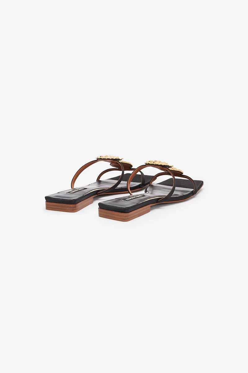 Flat Sandals With Golden Shells