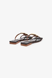 Flat Sandals With Golden Shells