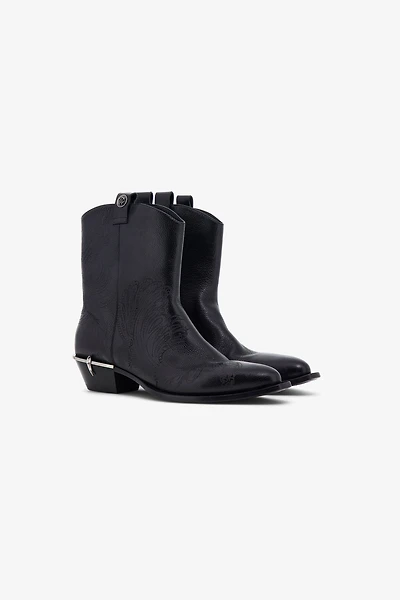 Textano Boots with Fang detail