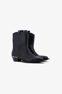 Textano Boots with Fang detail