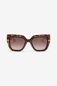 Wide and feminine front sunglasses with double ring decoration