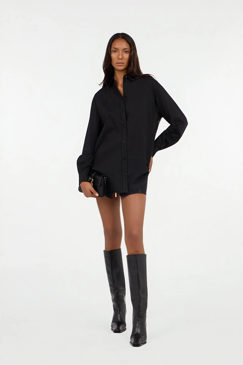 Long-sleeve solid color shirt