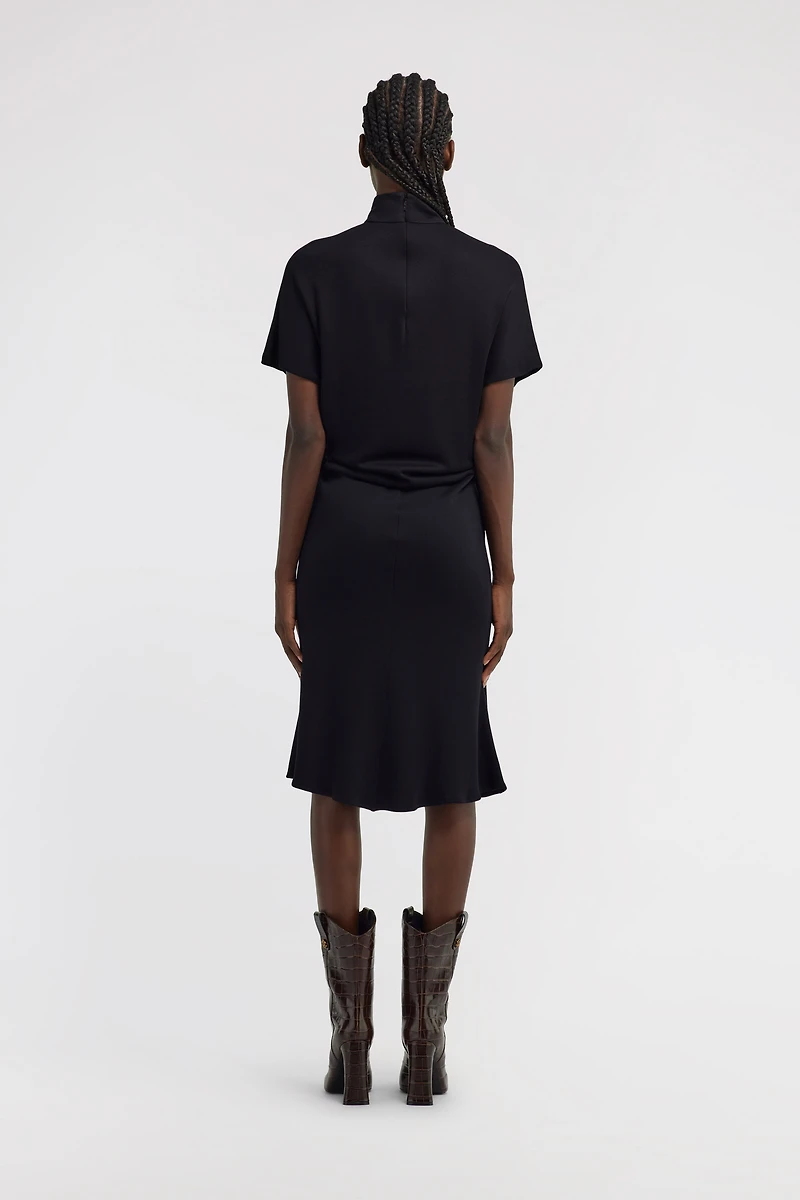 Short dress with knot