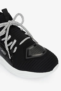 Sneakers with snake-effect inserts