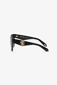 Sunglasses with wide and feminine front