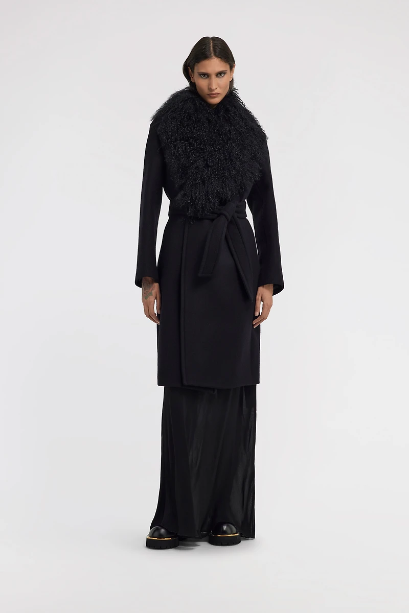 Coat with fur collar