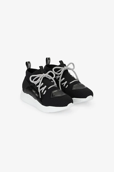 Sneakers with snake-effect inserts