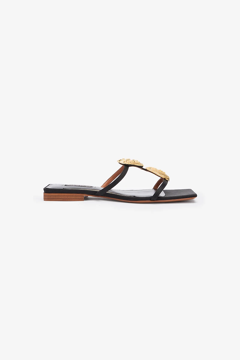 Flat Sandals With Golden Shells