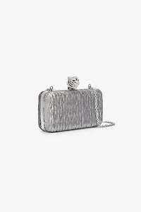 Clutch with tiger fastening