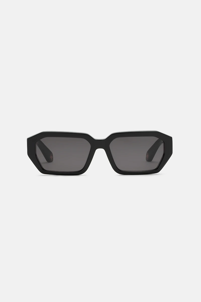 Sunglasses with rectangular front shape