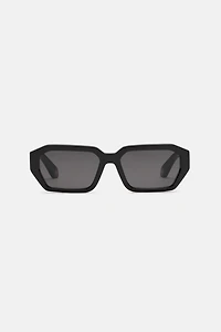 Sunglasses with rectangular front shape