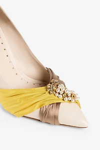 Grapes-charm Tiger-Tooth slingback pumps
