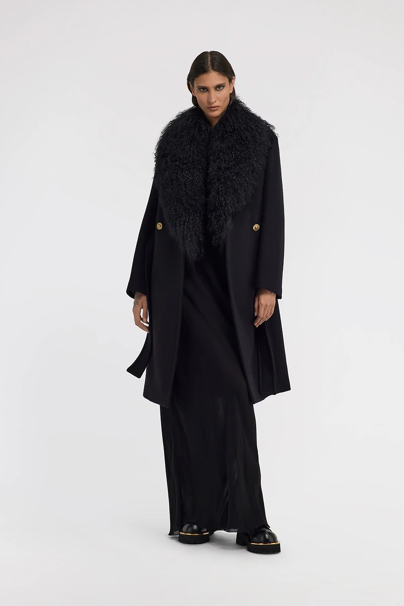 Coat with fur collar