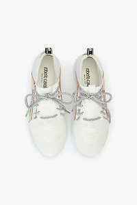 Sneakers with snake-effect inserts