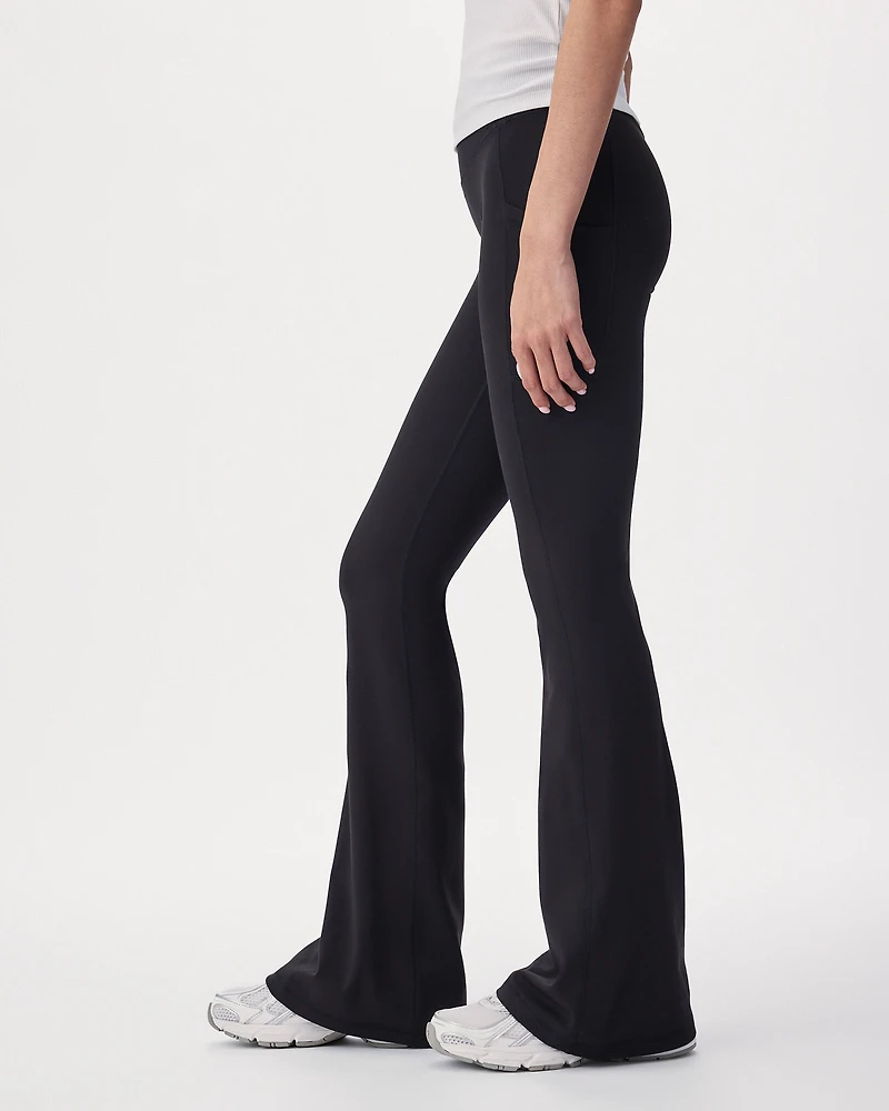 Active Knit Flare Legging