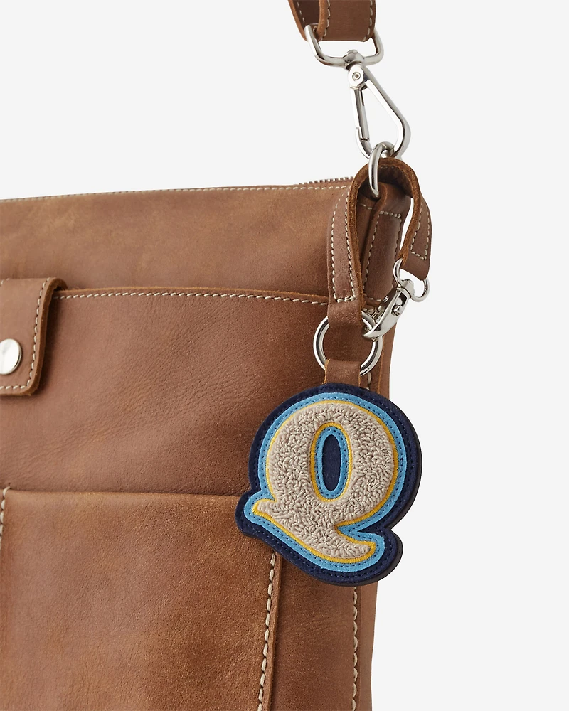 Breloque en chenille en forme de lettre