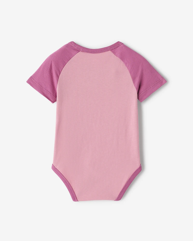 Combinaison style baseball Cooper en coton bio pour bébés