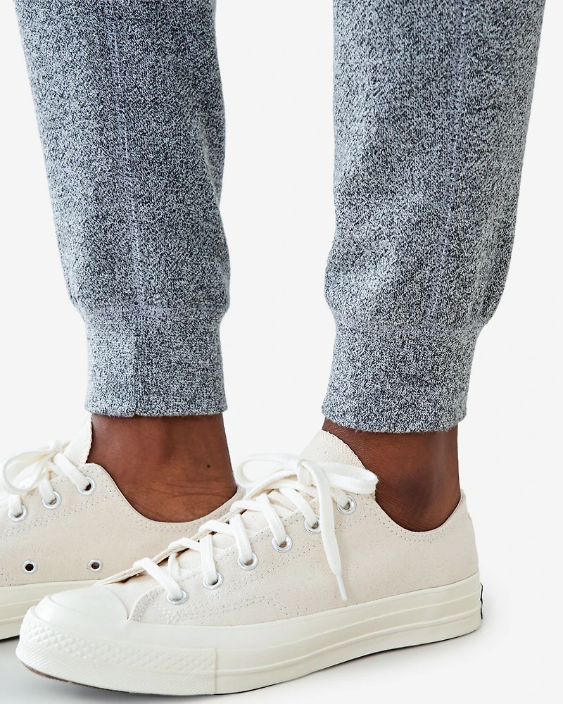 Pantalon court en molleton ajusté à cheville côtelée (entrejambe : 26 po)