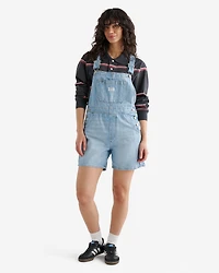 Salopette courte utilitaire Levi's pour femmes