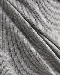 Chandail à col roulé côtelé