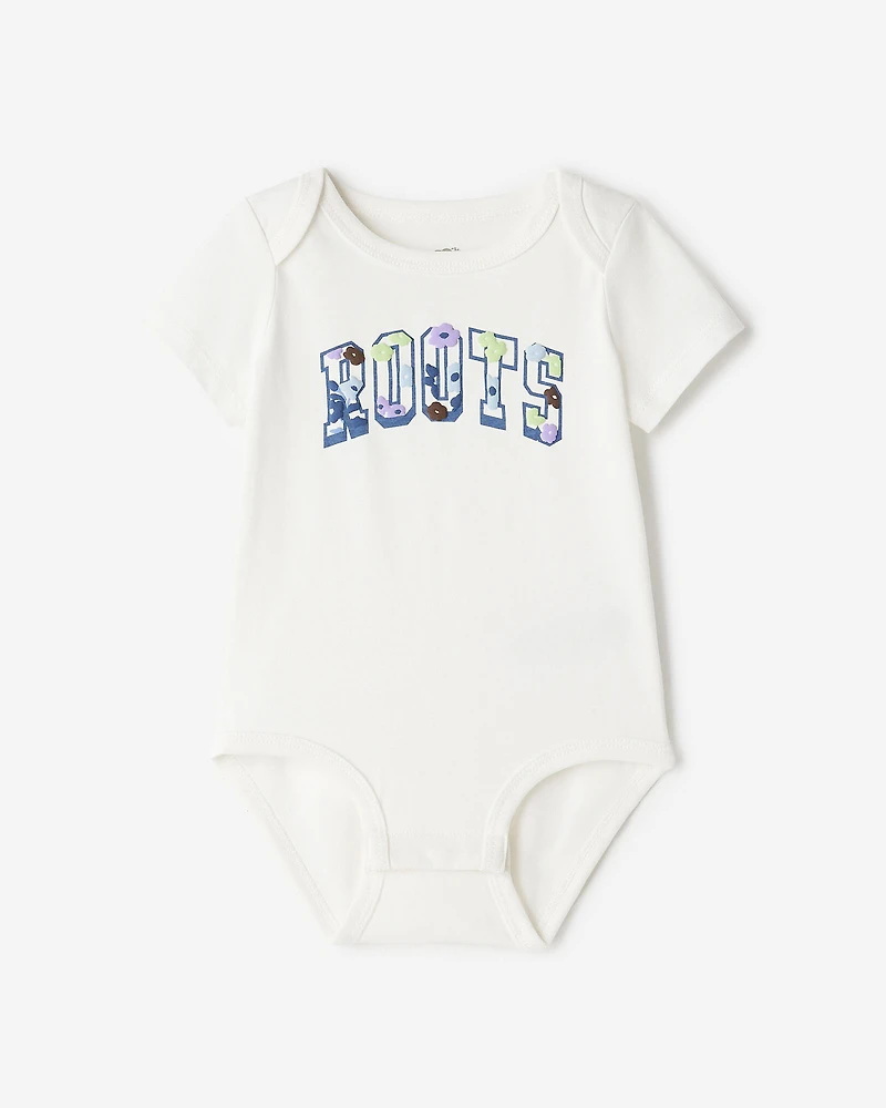 Combinaison motif floral pour bébé