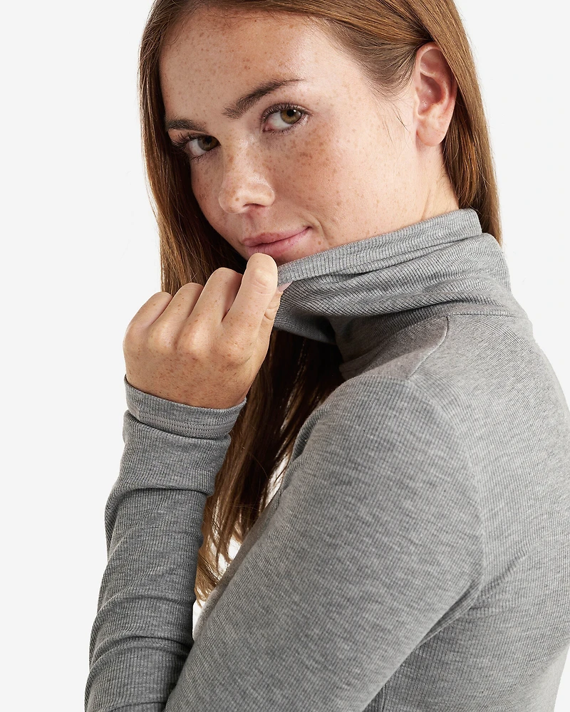 Chandail à col roulé côtelé