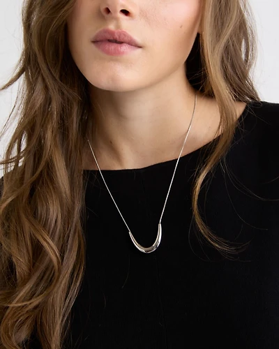 Short Necklace with Metal Pendant