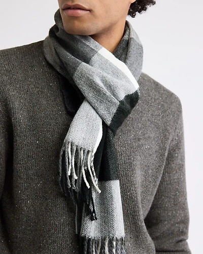 Plaid Scarf with Fringes
