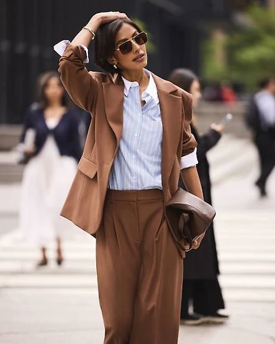 Wide-Leg Mid-Rise Pant