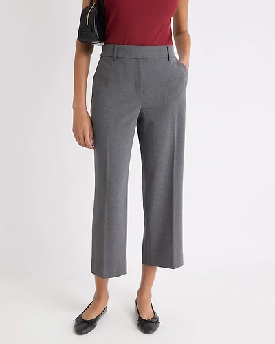 Pantalon Court Gris à Taille Mi-Haute et Jambe Droite