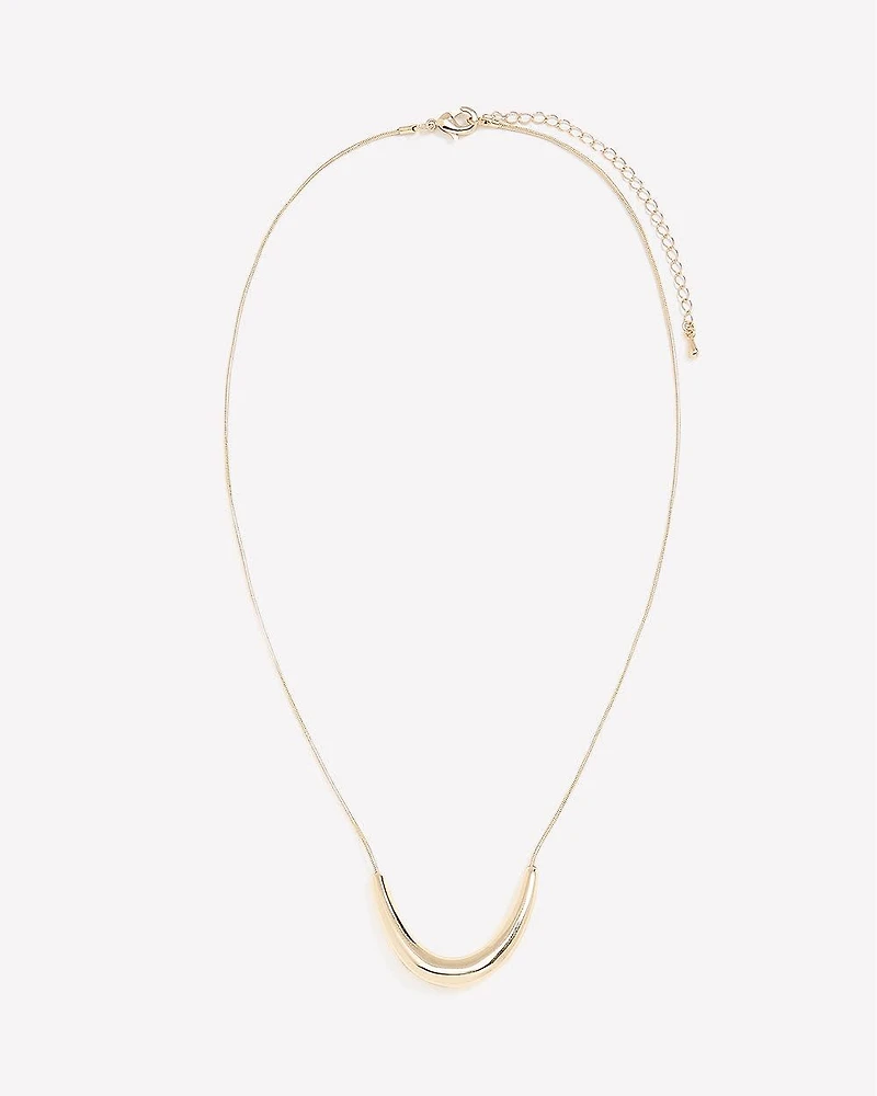 Short Necklace with Metal Pendant