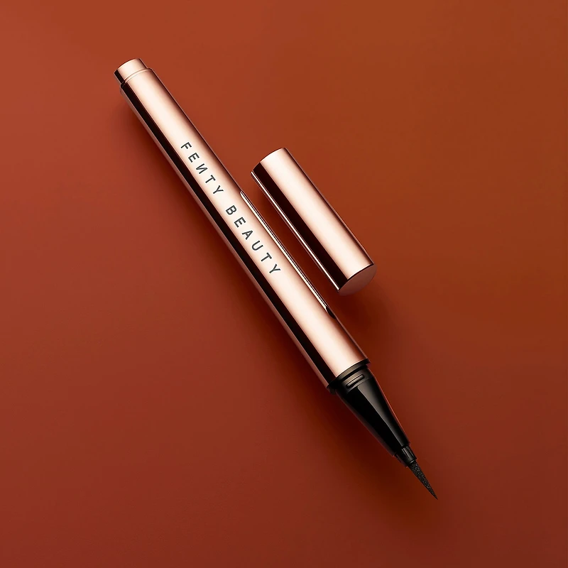 Ligneur liquide longue tenue pour les yeux Flyliner