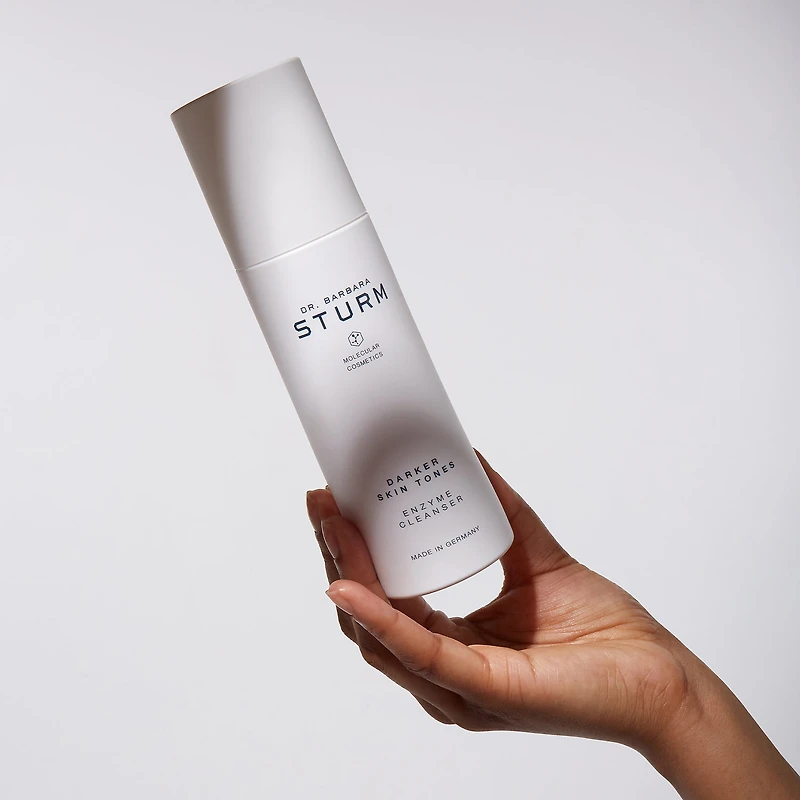 Nettoyant aux enzymes pour les tons de peau plus foncés