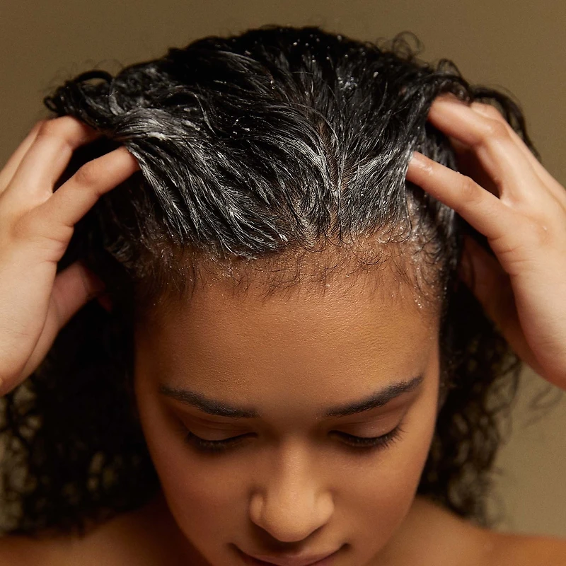 Shampoing exfoliant nettoyant pour le cuir chevelu