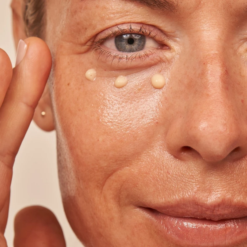 Soin pour les yeux raffermissant et lumineux à la vitamine C lactique